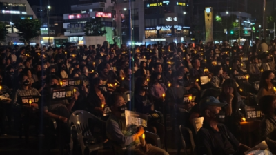 [뉴스원] 의대 증원 전면 재검토 광주·전남 의사회 1000명 촛불 집회